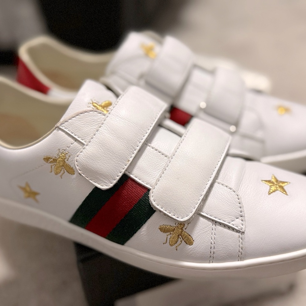 Gucci White Sneakers With straps, Bee & stars design. Size 38